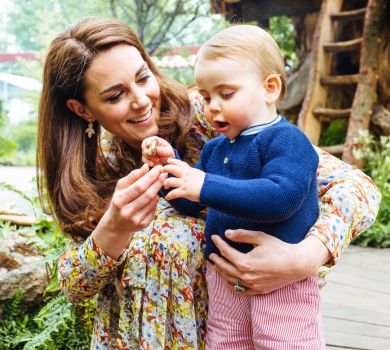 Босоноге щастячко: принц Вільям та Міддлтон показали чарівні ФОТО з прогулянки з синами і донькою