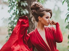 Депутатка Кошелєва підтримує Росію та шукає собі олігарха?