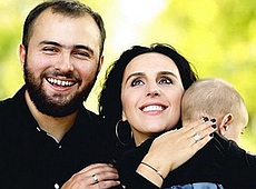 Джамала з чоловіком помилувалися піврічним синочком у джинсах. ФОТО