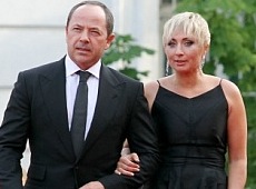 Саакашвілі вивів сина з дружиною на червону доріжку кінофеста Тігіпко