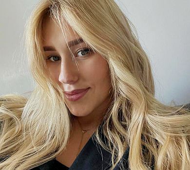 Як желешка: Квіткова показала тіло через 10 днів після пологів та закликала любити себе