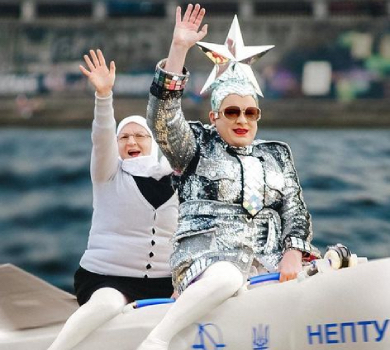 Зрозумілий жест: Данилко і мама Сердючки передали послання окупантам у Херсоні