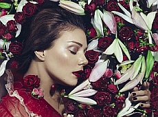 Кароль знялася у ванні з квітами та розказала про два дні на нульовому меридіані