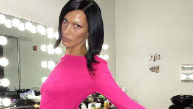 Белла Хадід посвітила сосками в яскравій кофтинці. ФОТО