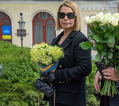 Герман у Chanel, Кільчицька на карколомних підборах та Білозір відвідали похорон Кравчука