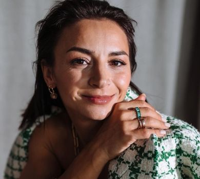 Це мене лякає: Гвоздьова в пальто на голе тіло поміркувала про зміну ритму життя під час війни