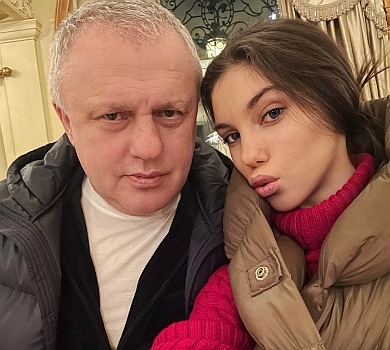 Суркіс із молодшою донькою показалися на відпочинку в Дубаї