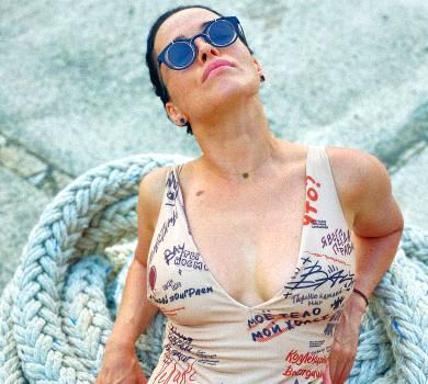 Астаф'єва в промовистому купальнику зачекалася на Джеймса Бонда. ФОТО