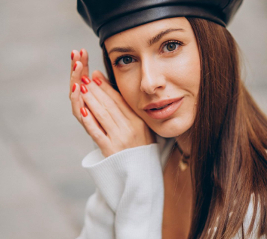 Остапчук в обтислому луці повибирала квіти віденським ранком. ВІДЕО