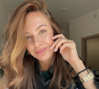 Дружина Остапчука ефектно та символічно покрокувала в міні 