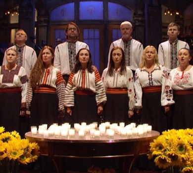 Американське телешоу Saturday Night Live розпочалося з Молитви за Україну в виконанні хору. ВІДЕО