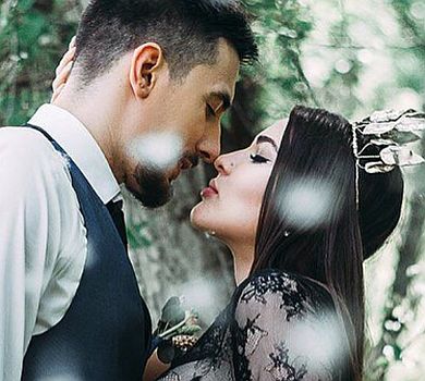 Чорний гіпюр та корона: як MARUV заміж виходила. ФОТО 