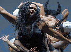 Ассія Ахат вирішила стати готом і зняла хоррор-муві