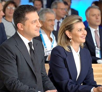 Kiss me: ніжний поцілунок Зеленських потрапив на камеру. ВІДЕО