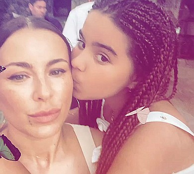 У мене найкраща мама: Лорак замилувала мережу обіймами з дочкою. ВІДЕО  