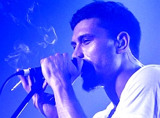 Концерт Kadnay: фронтмен із цигаркою, пісні українською та Даша Астаф'єва