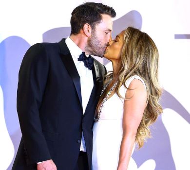 Гаряче, аж обпікає: Аффлек та декольтована Лопес на Венеційському кінофестивалі. ФОТО. ВІДЕО