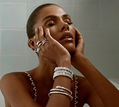 Тіна Кунакі у тонесеньких стрінгах посвітила сідницями на пляжі. Спекотне ФОТО