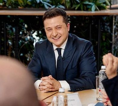Президент на розливі: Зеленського з Єрмаком заскочили за обідом у Буковелі. ФОТО 