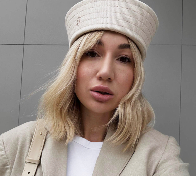 Пренткович в купальнику заселфила крупним планом пишний бюст і тренований прес