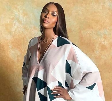 На сьомому небі: джерела розказали, як Кемпбелл наважилася стати мамою в 50, і хто тато дитини