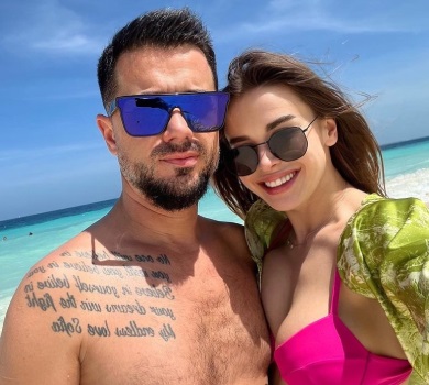 Екс Лорак показався з подружкою в купальнику на відпочинку у Туреччині