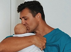 Тищенко показав малюка, а його дружина розказала, як народила. ФОТО