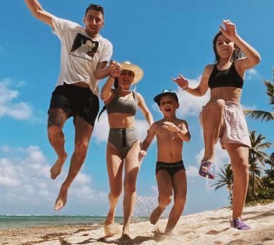 Подорож душі: Мішина та Еллерт зі своїми дітьми опинилися на відпочинку в Домінікані 