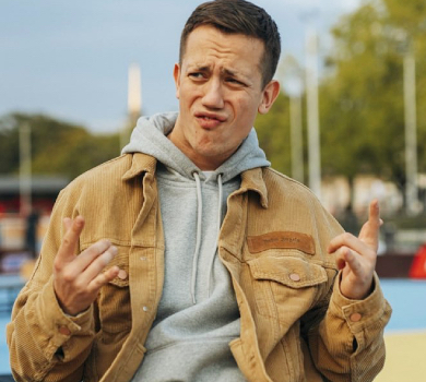 Відчуваєш себе молодшим: Дурнєв розказав, які дівчата йому подобаються і як він ставиться до Астаф'євої