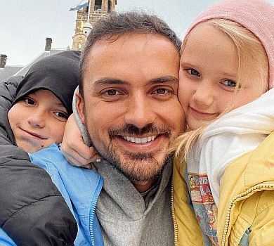 Цінніше за подарунки: Камінський прилетів до дітей у Нідерланди. ФОТО