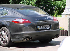 Депутати Тимошенко не гребують тачками за 1,5 мільйона