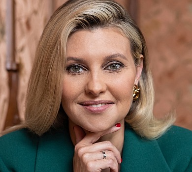 Зеленська в зеленому: перша леді змінила аватарку на Facebook