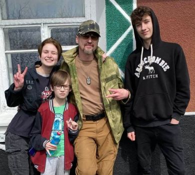 Злабали сейшн: Юркеш дорогою на фронт провів час зі своїми дітьми. ВІДЕО