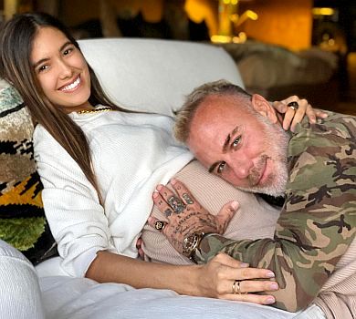 Джанлукка Ваккі з коханою-моделлю оригінально повідомили стать майбутньої дитини. ВІДЕО