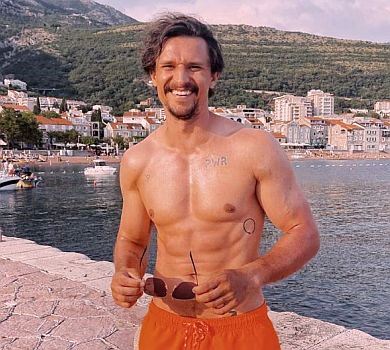 Скинув 7 кіло: Тарас Цимбалюк засвітив голий торс після 1,5-місячного експерименту. ВІДЕО