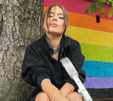 Дочка Кравець показала, що поцупила в мами заради гламурних фото