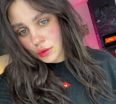 Як на операційному столі: оголена Kazka показала, як турбується про себе