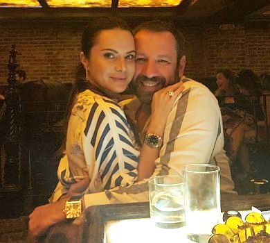 Закохана в життя Подкопаєва показалася в обіймах чоловіка