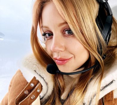 Тістечко, ялинка та карколомна йога: Кароль показала свій січень у ФОТО 