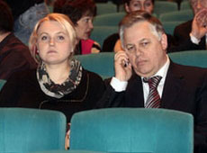 Симоненко сам купає позашлюбну дочку і злиться на журналістів