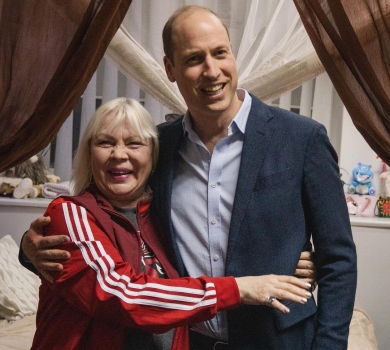 Пінг-понг та обійми: принц Вільям у Польщі навідався до українських біженців