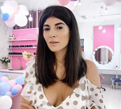 Вас можуть засуджувати: Мусіна покружляла в мінісукні та закликала мріяти і діяти. ВІДЕО