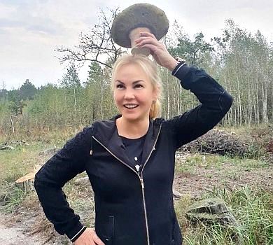 Камалія без Захура влаштувала в лісі танці з грибами