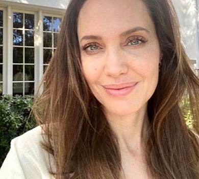 Мама вдома: глянець опублікував фото Анджеліни Джолі, зроблені її сином