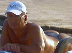 Онопенко в трусиках танга смажив попу в Туреччині 