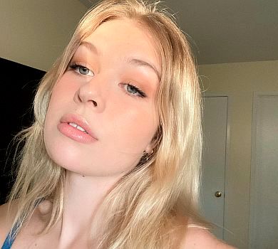 19-річна доня Брежнєвої граційно вивернулася в купальнику. ФОТО 