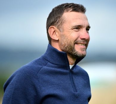 Щасливий їх обійняти: Шевченко в Італії зустрівся з мамою та сестрою. ФОТО