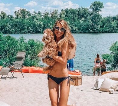 Юрушева в купальнику похвалилася своїм кубинським офісом на пляжі