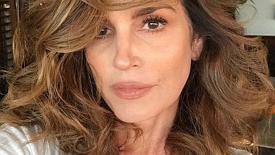 54-річна Кроуфорд із гантеллю похвалилася підкачаними руками