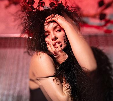 Нестерпне відчуття: Мейхер поміркувала про жагу змін та розказала, як на неї вплинула війна